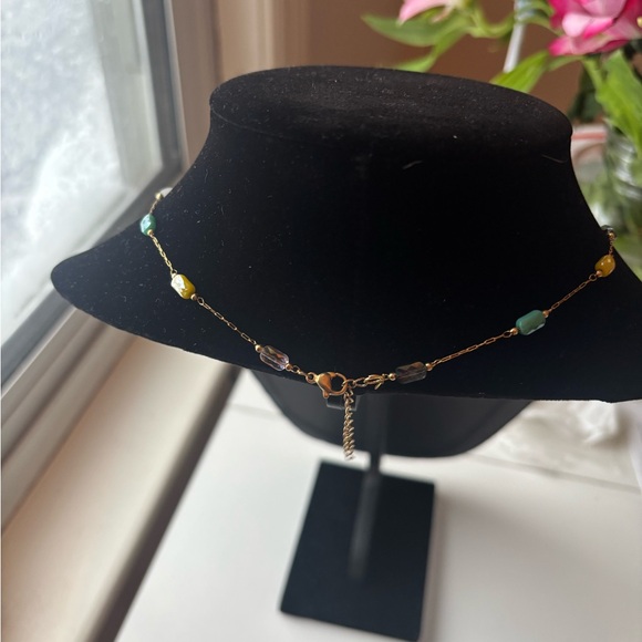 Elegant Multicolor Beaded Necklace - Picture 3 of 4